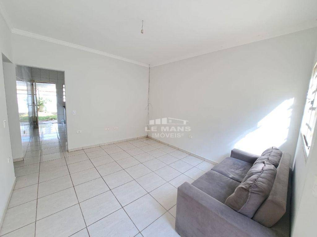 Casa à venda com 2 quartos, 100m² - Foto 1