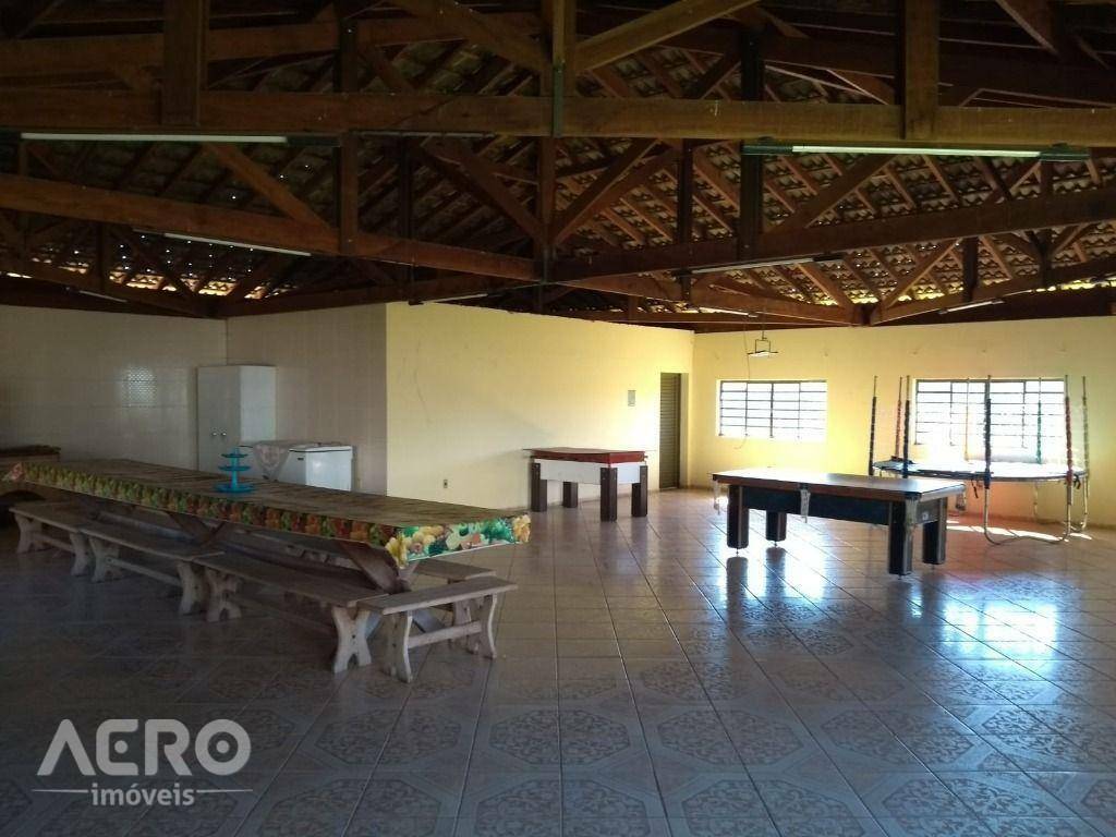 Chácara à venda com 8 quartos, 1000m² - Foto 27