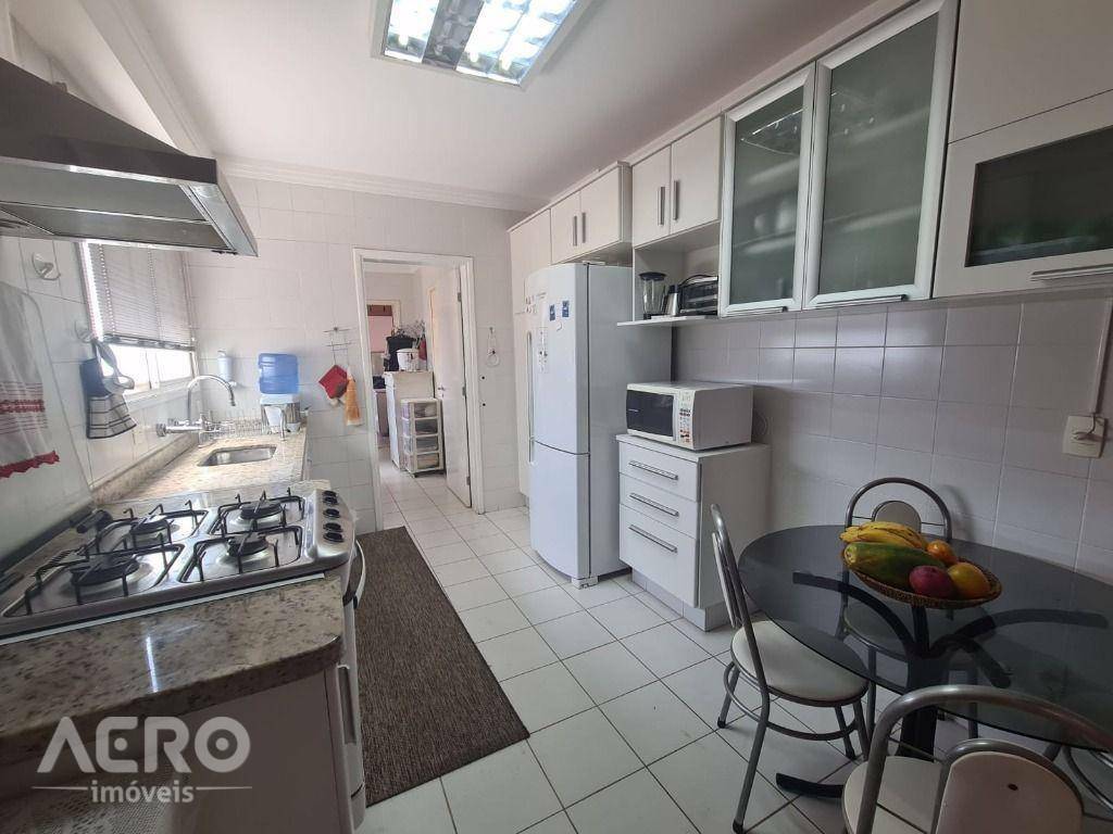 Apartamento à venda com 4 quartos, 147m² - Foto 8