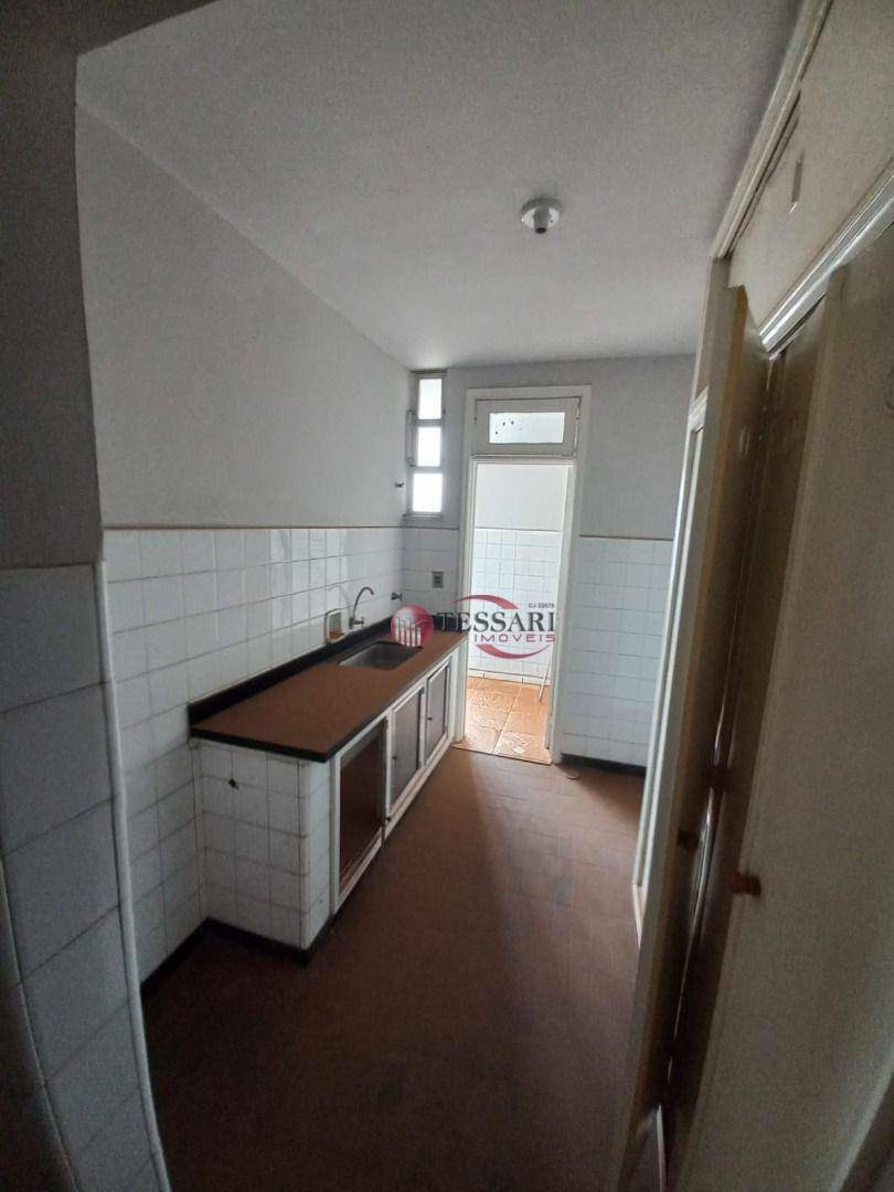 Apartamento para alugar com 3 quartos, 85m² - Foto 11