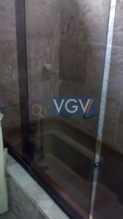 Casa à venda e aluguel com 3 quartos, 741m² - Foto 1