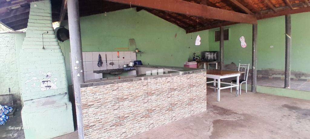 Chácara à venda com 6 quartos, 200m² - Foto 4