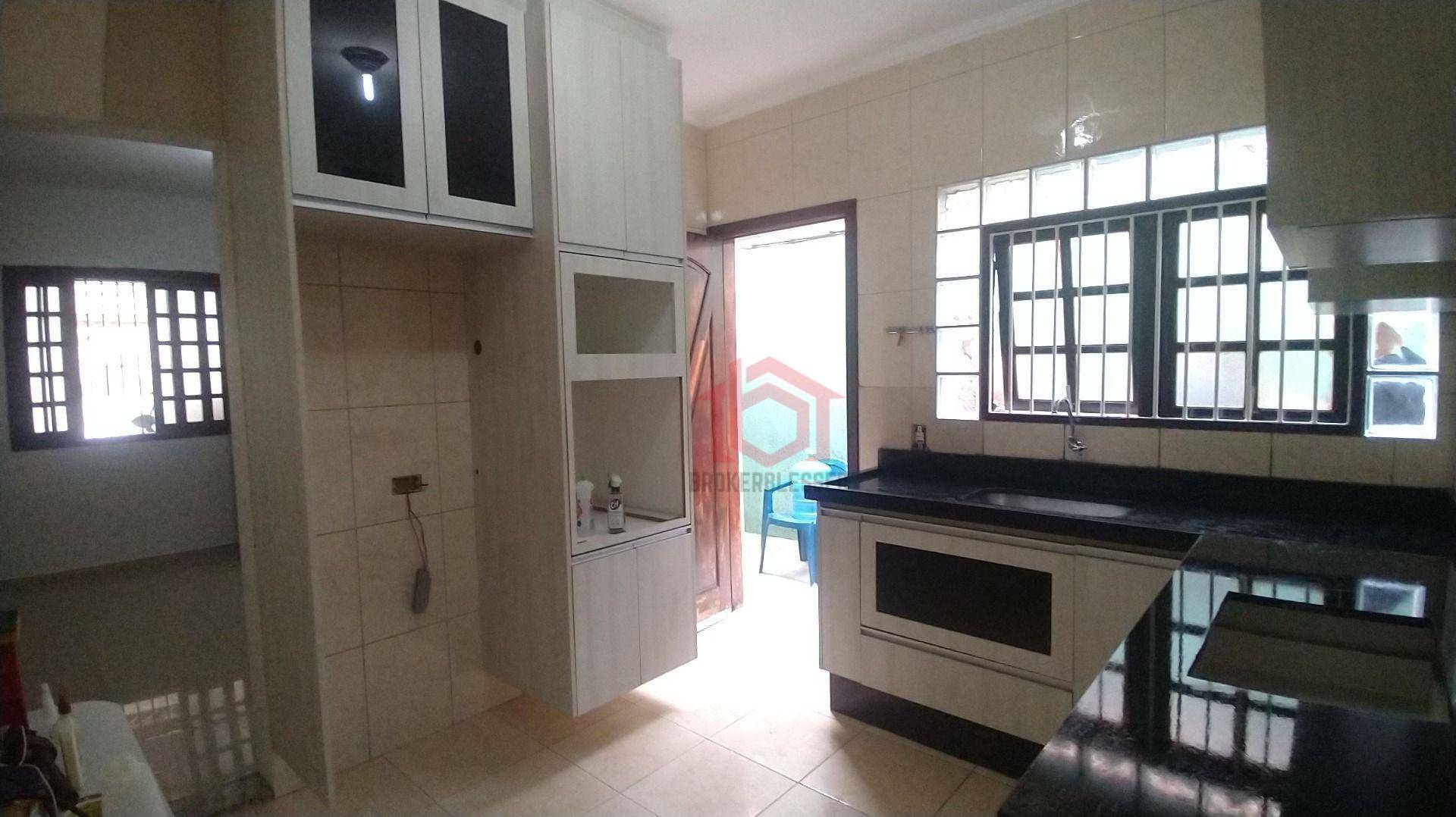 Casa à venda com 2 quartos, 70m² - Foto 3