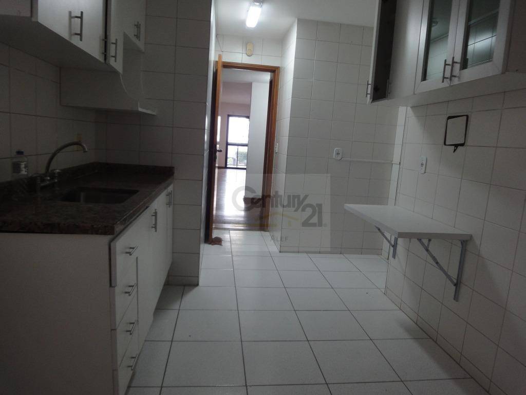 Apartamento para alugar com 3 quartos, 110m² - Foto 17