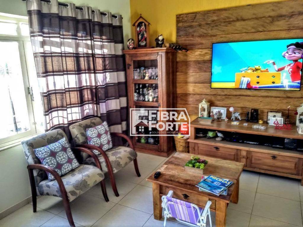 Casa à venda com 3 quartos, 220m² - Foto 2