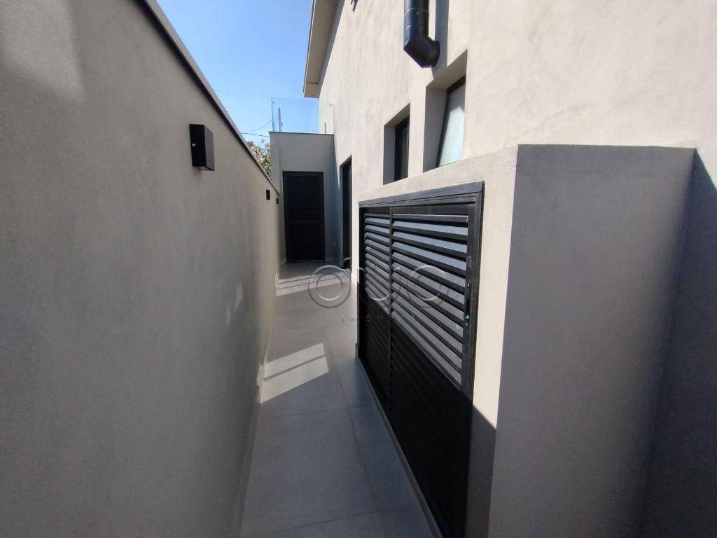 Casa de Condomínio para alugar com 3 quartos, 212m² - Foto 17