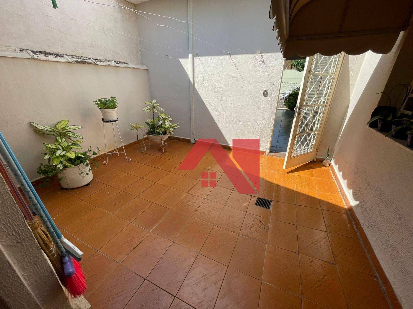 Casa à venda com 4 quartos, 250m² - Foto 15