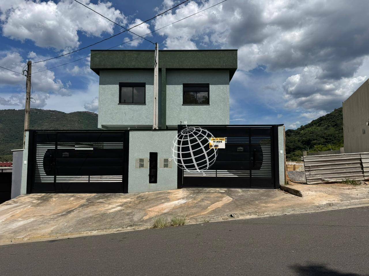 Casa à venda com 3 quartos, 198m² - Foto 2