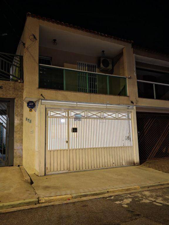 Sobrado à venda com 4 quartos, 185m² - Foto 1