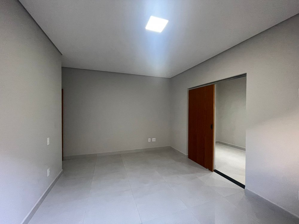 Casa à venda com 2 quartos, 180m² - Foto 2