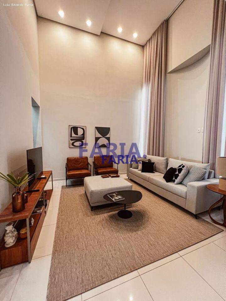 Casa à venda com 4 quartos, 290m² - Foto 2