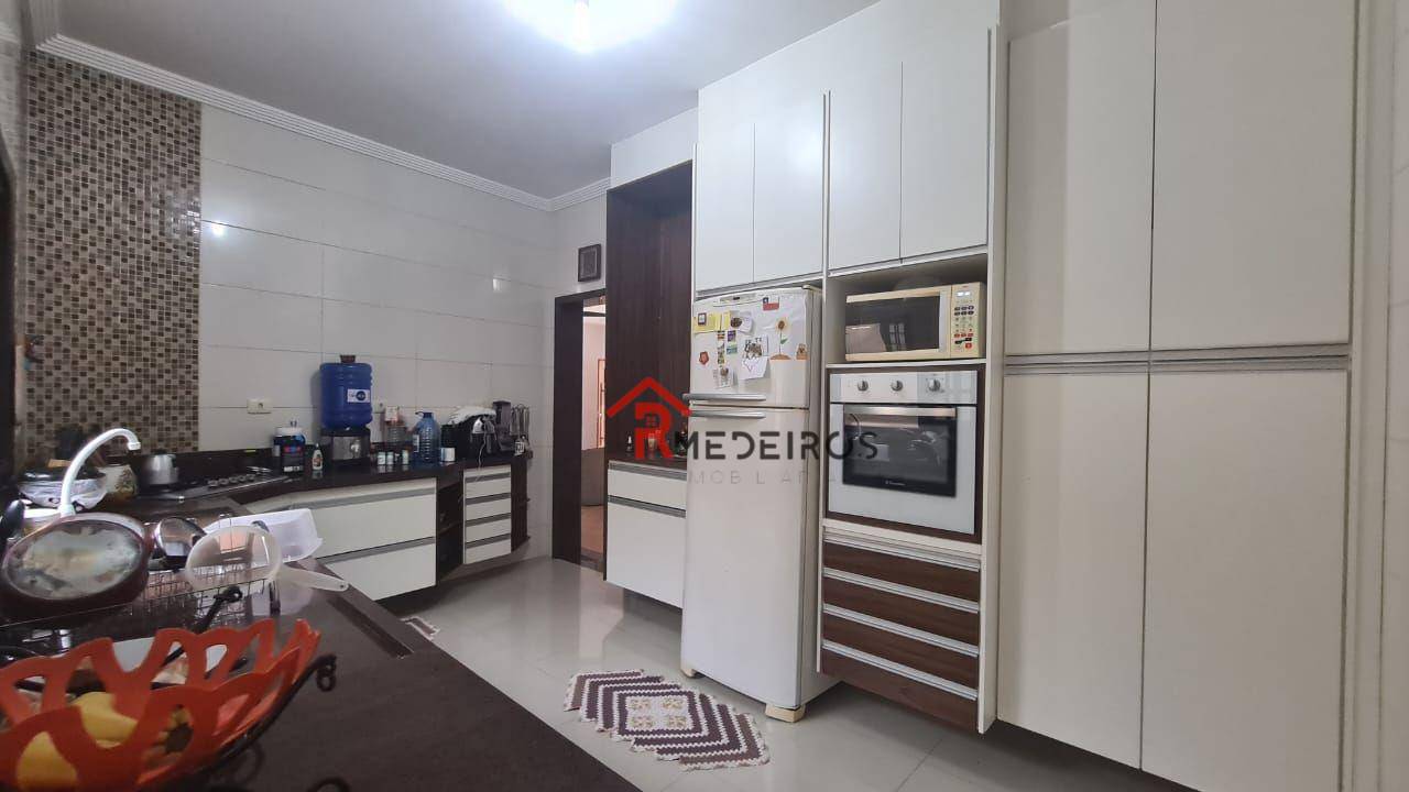 Casa à venda com 2 quartos, 190m² - Foto 12