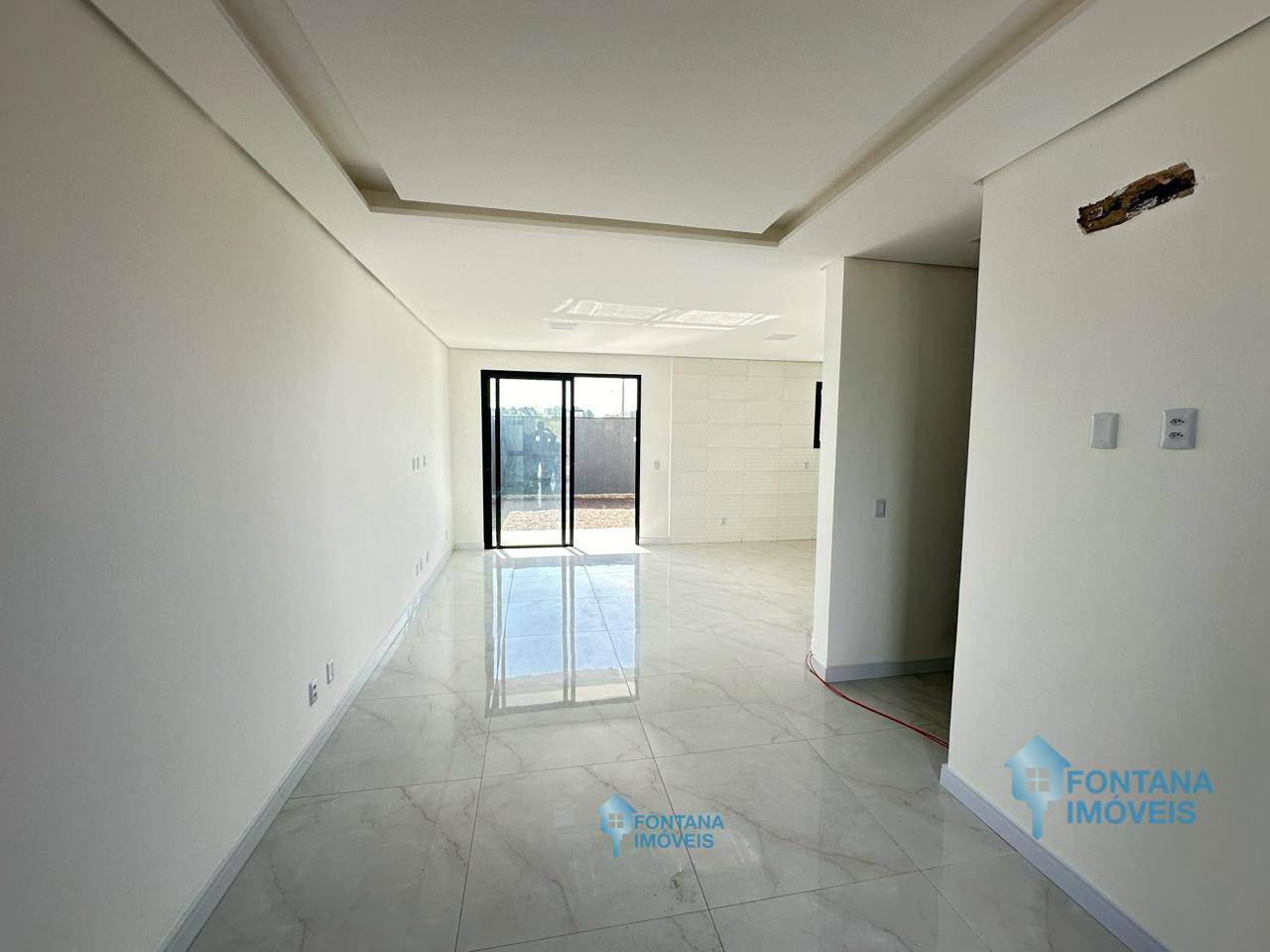 Casa à venda com 4 quartos, 186m² - Foto 2