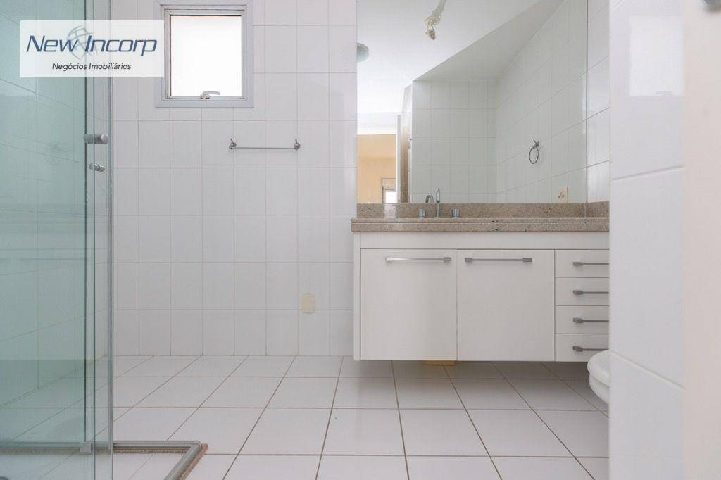 Apartamento à venda com 3 quartos, 227m² - Foto 32