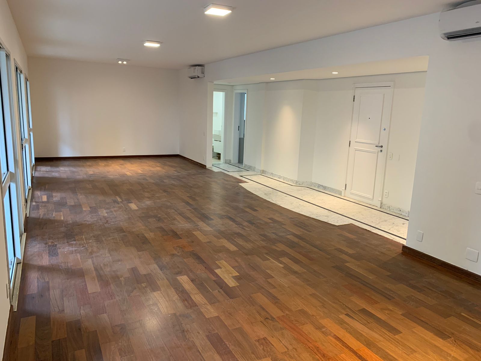 Apartamento à venda com 3 quartos, 223m² - Foto 5