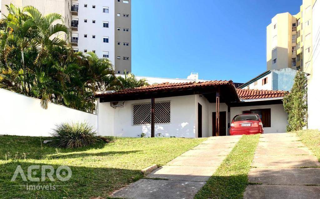 Casa à venda com 3 quartos, 185m² - Foto 1