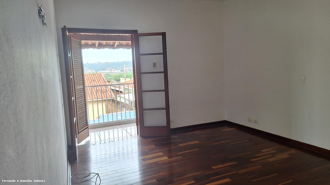 Casa para alugar com 3 quartos, 300m² - Foto 6