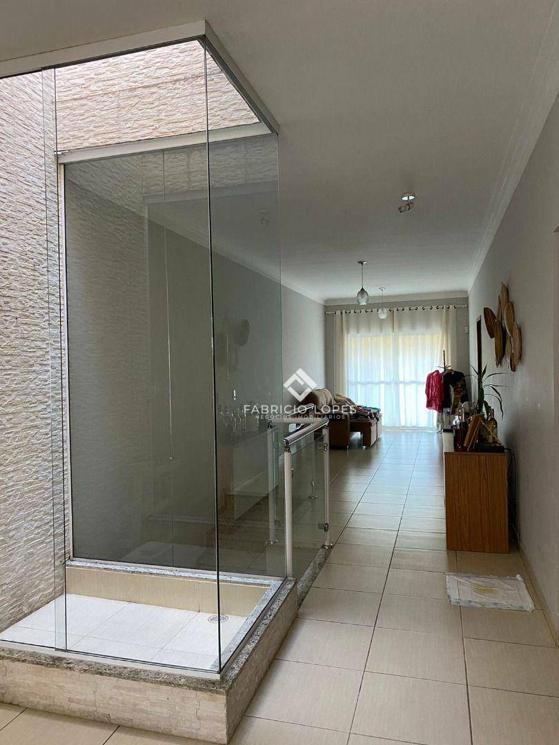 Casa à venda com 4 quartos, 222m² - Foto 3