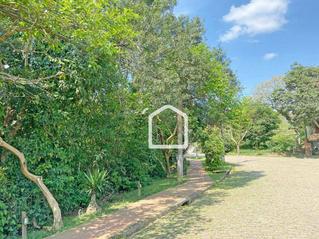 Casa de Condomínio para alugar com 3 quartos, 300m² - Foto 13