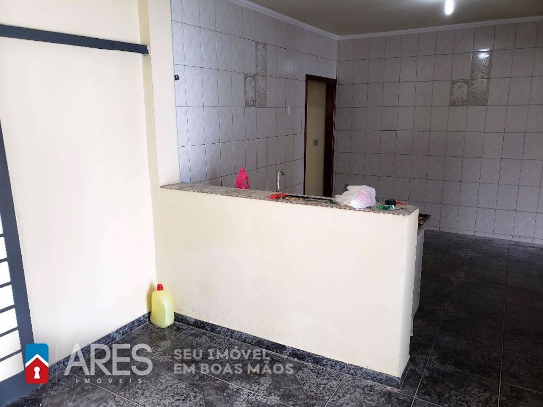 Casa para alugar com 2 quartos, 150m² - Foto 4