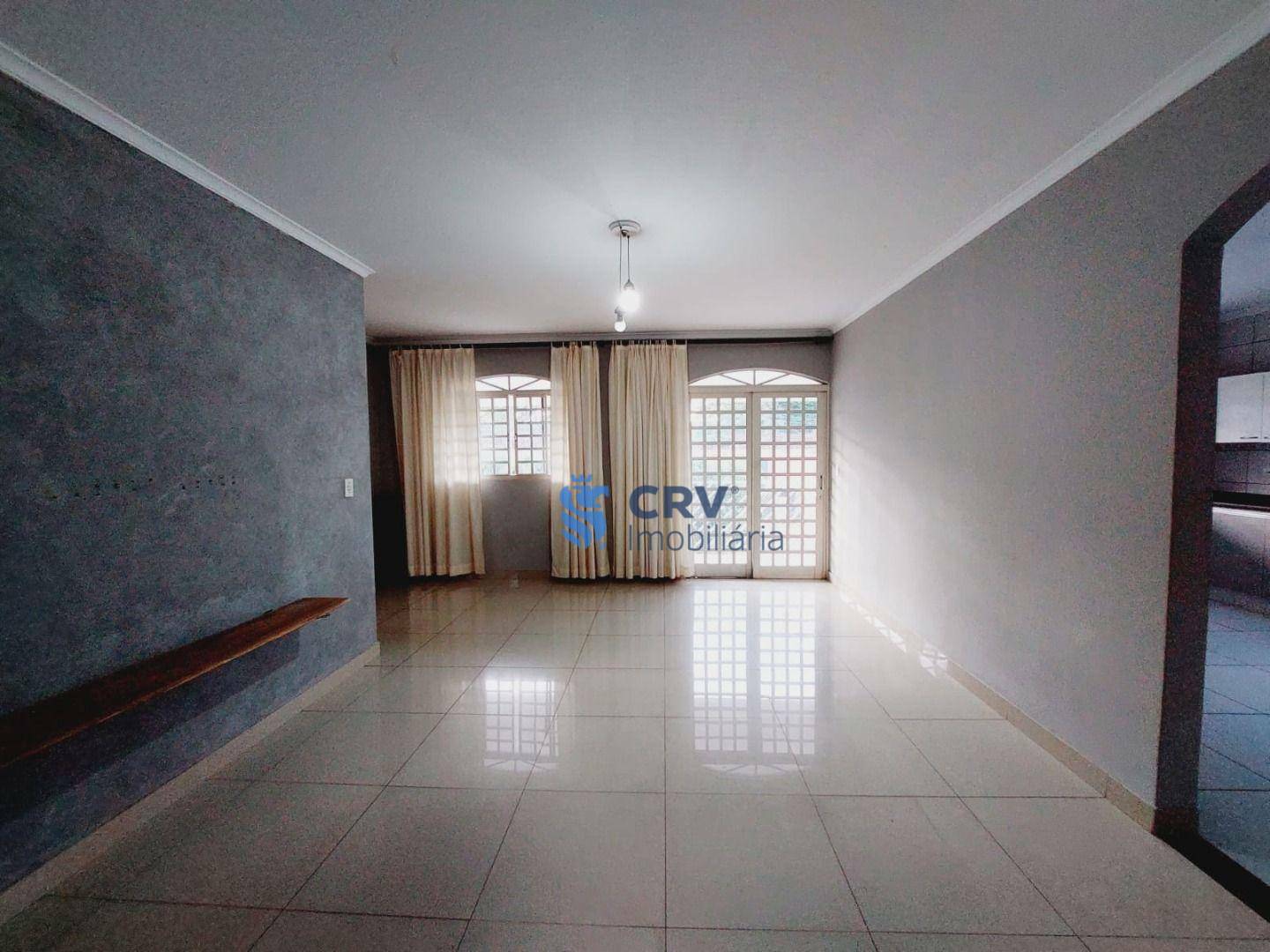 Casa à venda com 3 quartos, 274m² - Foto 1