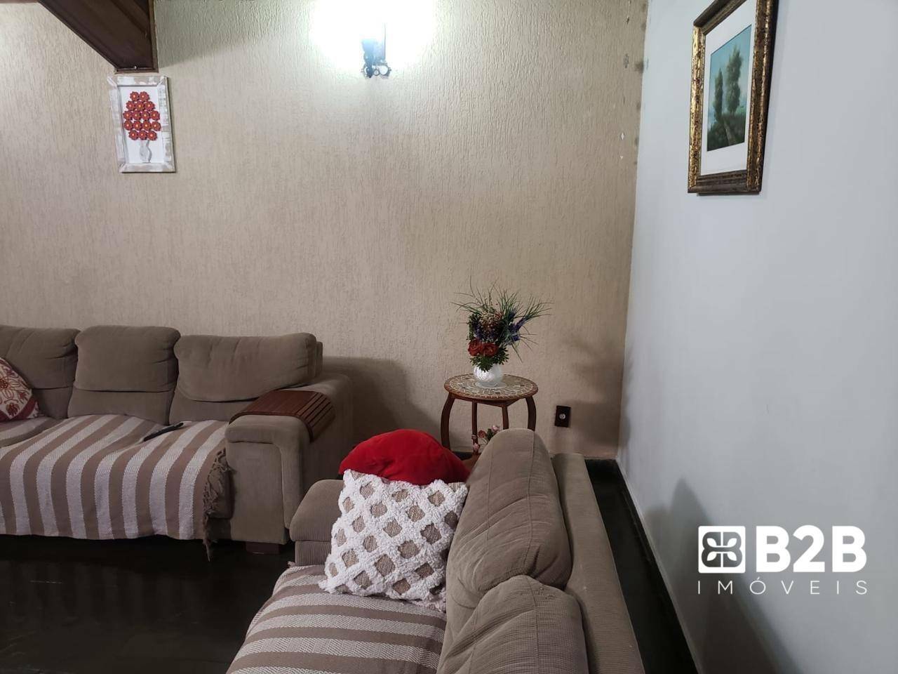 Casa à venda com 3 quartos, 233m² - Foto 2