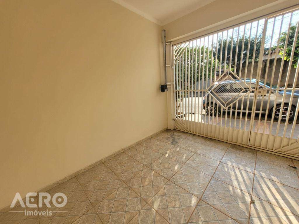 Casa à venda com 4 quartos, 170m² - Foto 3