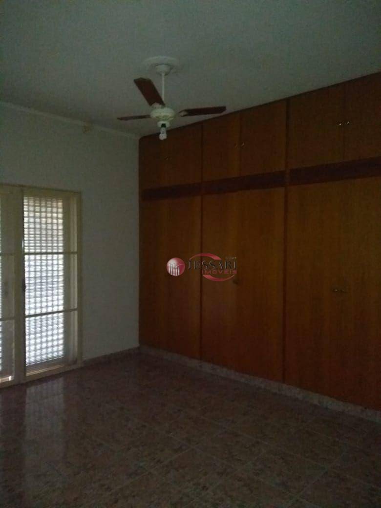 Casa para alugar com 5 quartos, 150m² - Foto 14