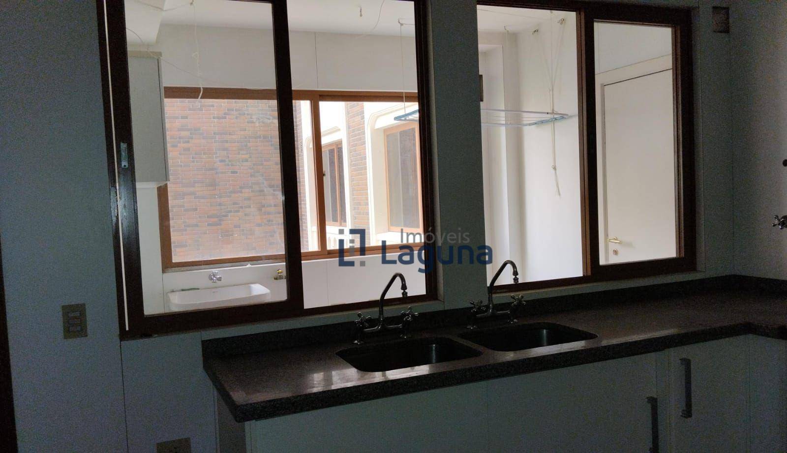 Apartamento para alugar com 4 quartos, 263m² - Foto 7