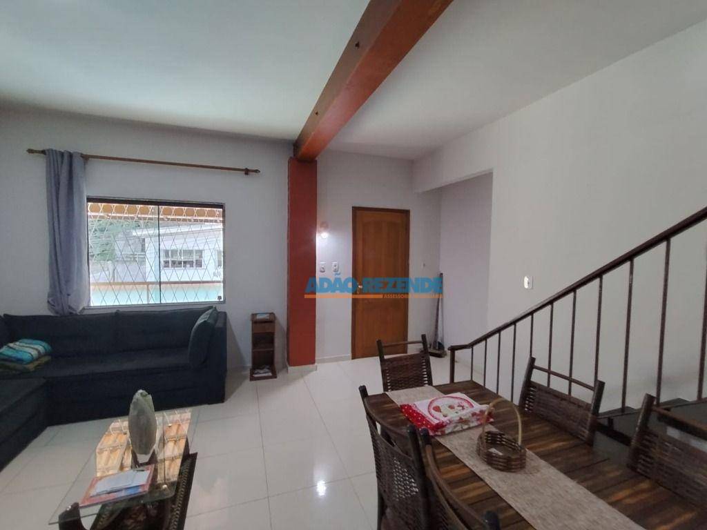 Casa à venda com 5 quartos, 182m² - Foto 2