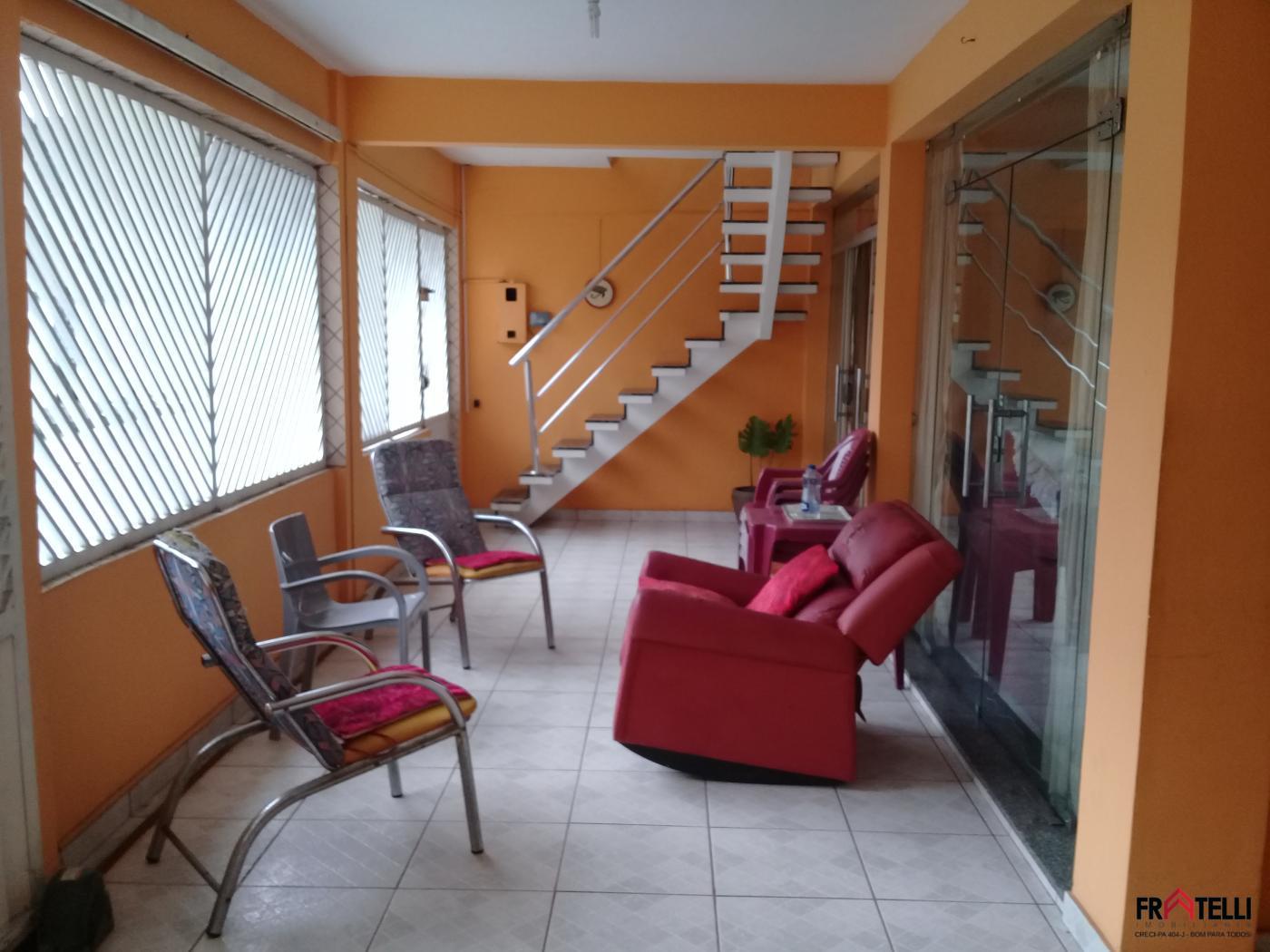 Casa à venda com 4 quartos, 200m² - Foto 2