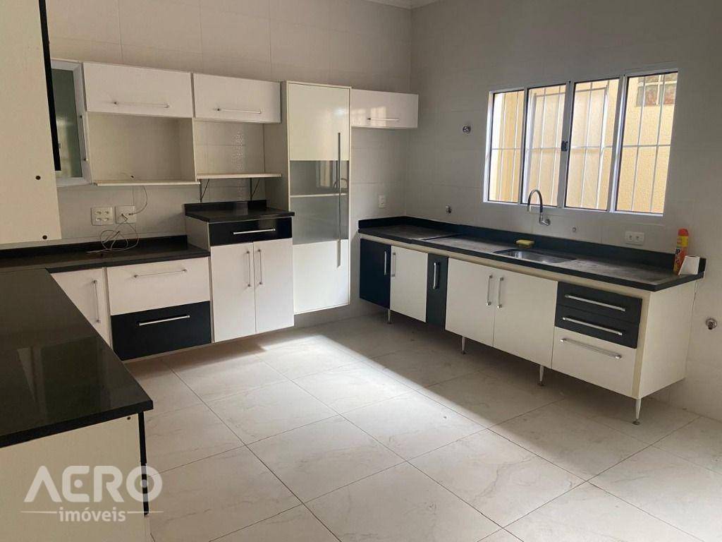 Casa para alugar com 3 quartos, 280m² - Foto 10