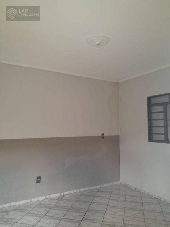 Casa para alugar com 2 quartos, 60m² - Foto 1