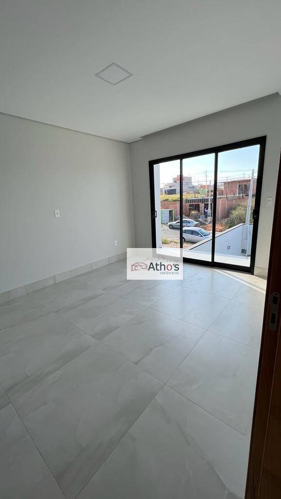 Casa à venda com 3 quartos, 140m² - Foto 4