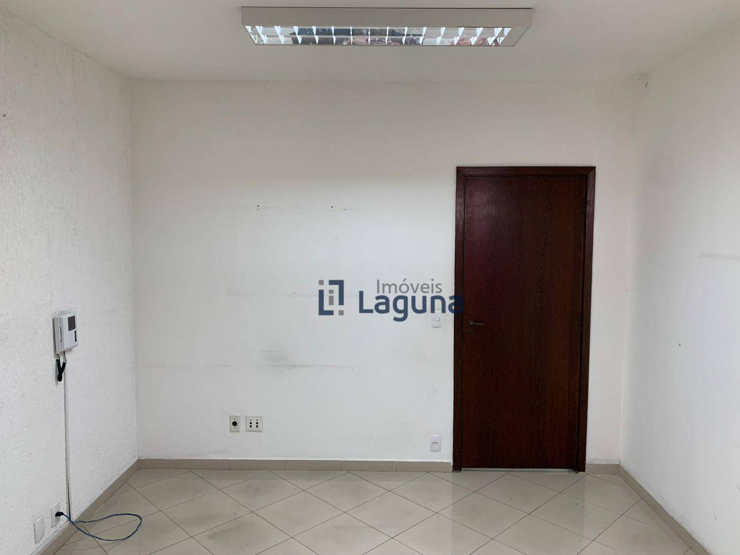 Casa para alugar com 3 quartos, 373m² - Foto 8