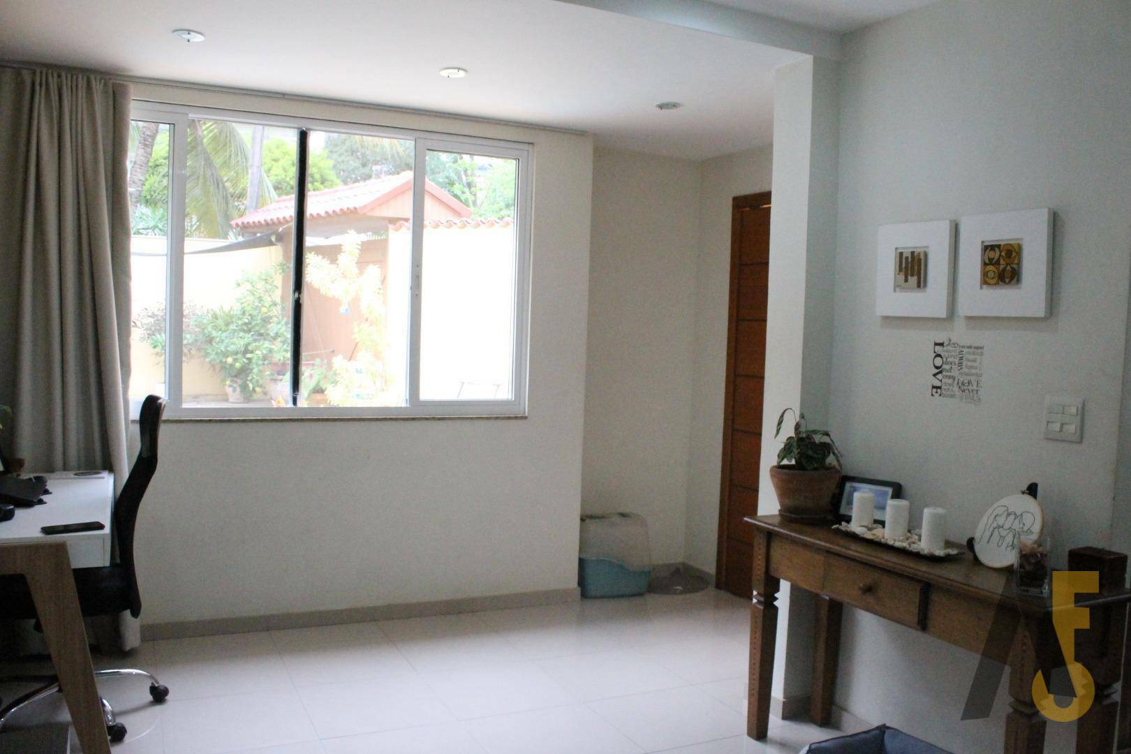 Casa à venda com 3 quartos, 169m² - Foto 4