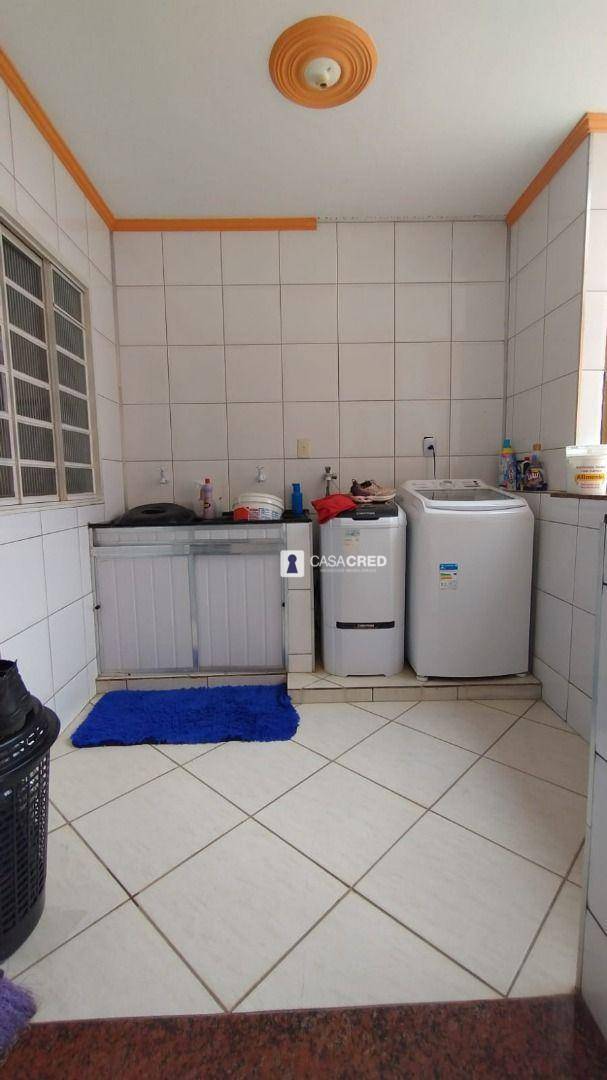 Casa à venda e aluguel com 5 quartos, 260m² - Foto 7