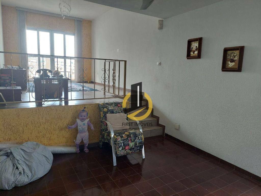 Casa à venda com 4 quartos, 194m² - Foto 13