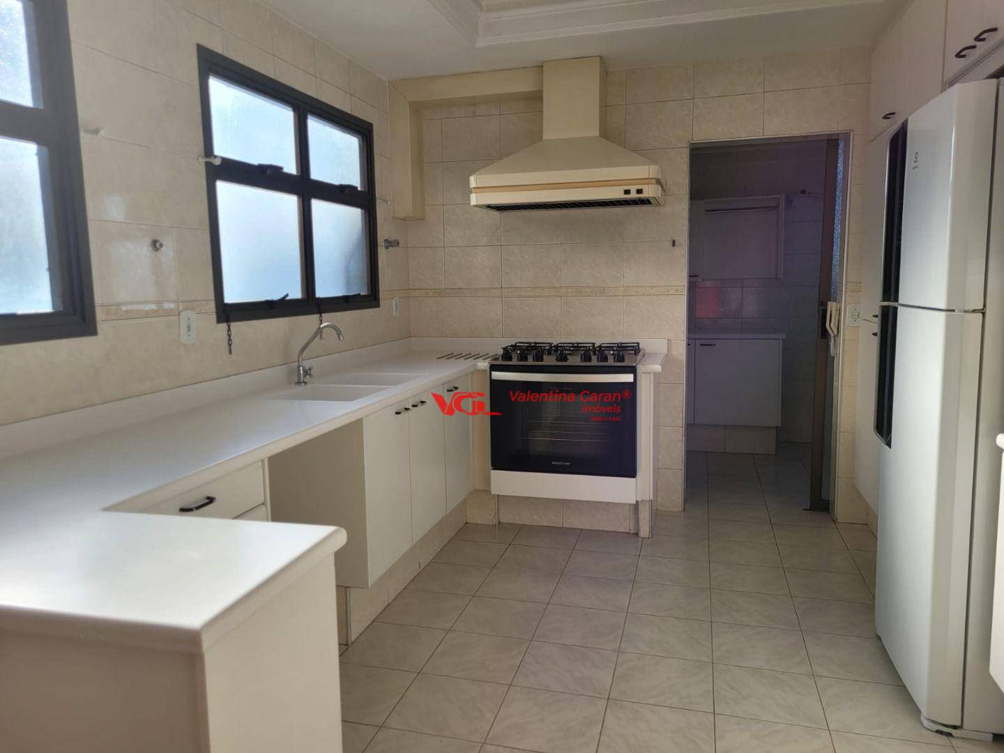 Apartamento para alugar com 3 quartos, 204m² - Foto 10