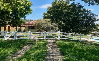 Fazenda à venda com 2 quartos, 145000m² - Foto 1