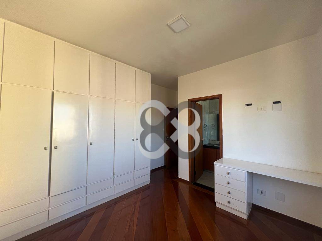 Apartamento à venda com 3 quartos, 208m² - Foto 9