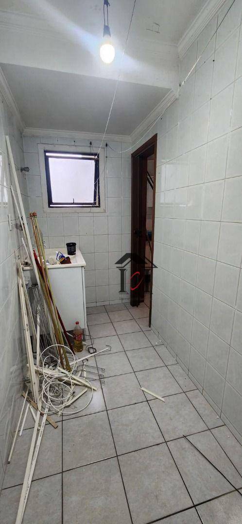 Apartamento para alugar com 3 quartos, 99m² - Foto 17