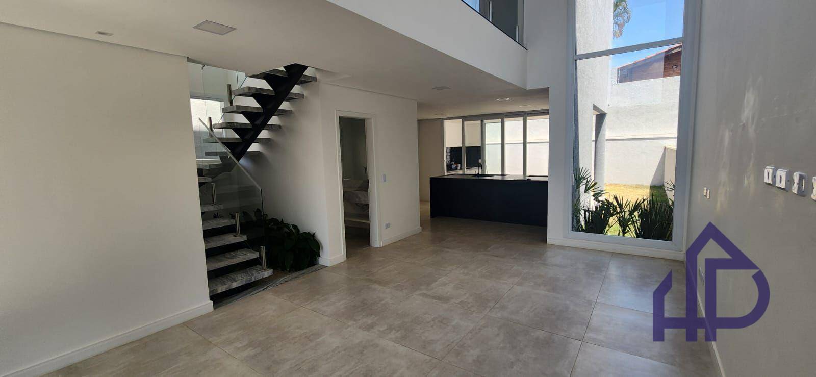 Casa para alugar com 3 quartos, 194m² - Foto 1