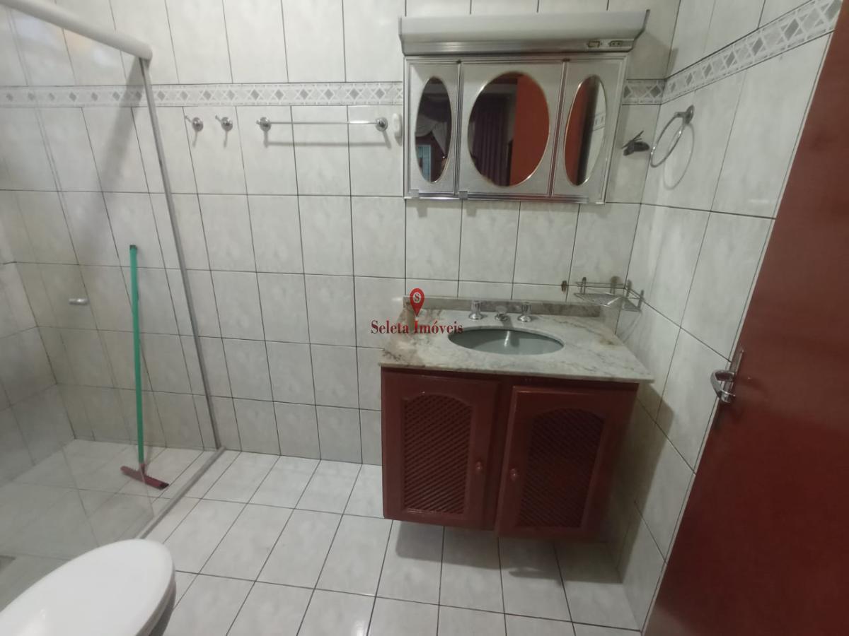 Casa à venda com 3 quartos, 200m² - Foto 17