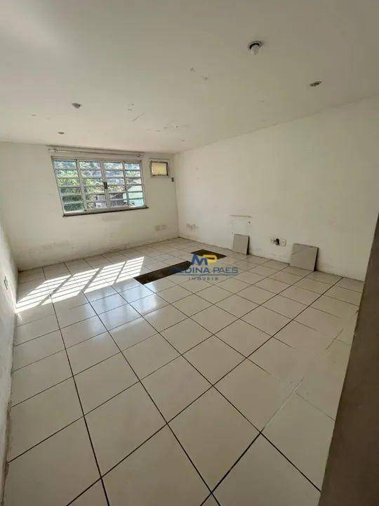 Casa à venda com 4 quartos, 200m² - Foto 13