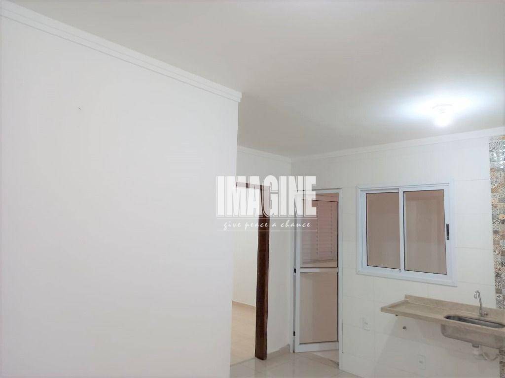 Apartamento para alugar com 2 quartos, 40m² - Foto 4