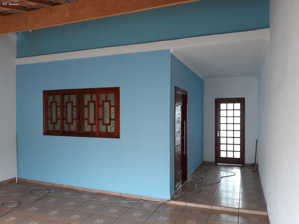 Casa à venda com 2 quartos, 150m² - Foto 1