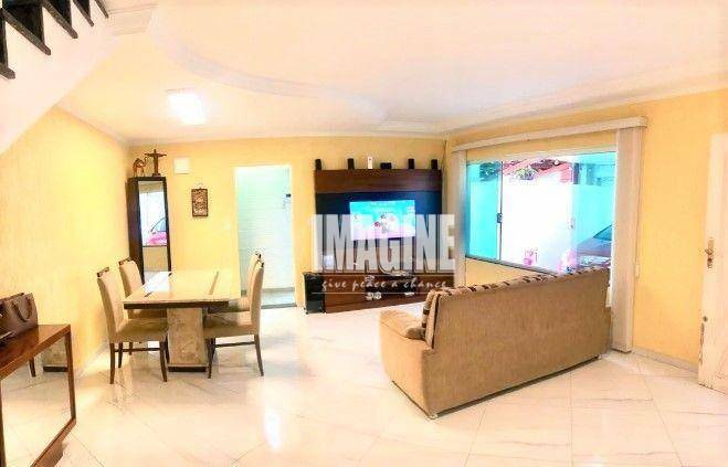 Sobrado à venda com 4 quartos, 240m² - Foto 2