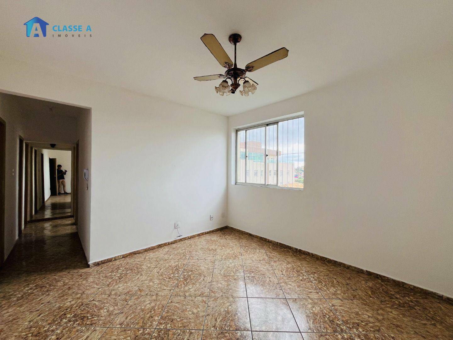 Apartamento à venda com 3 quartos, 105m² - Foto 2