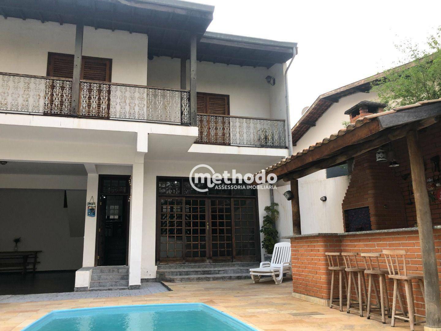 Casa à venda com 3 quartos, 259m² - Foto 1